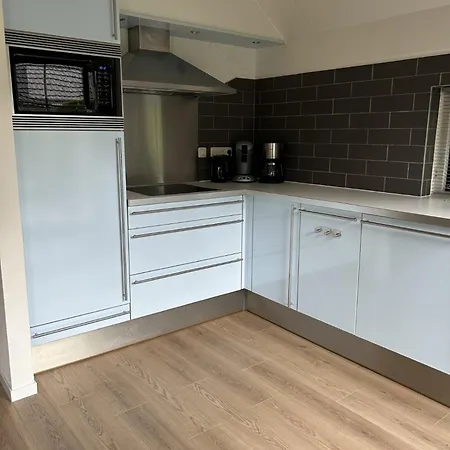 In Aan De Rand Het Bos Casa de Férias